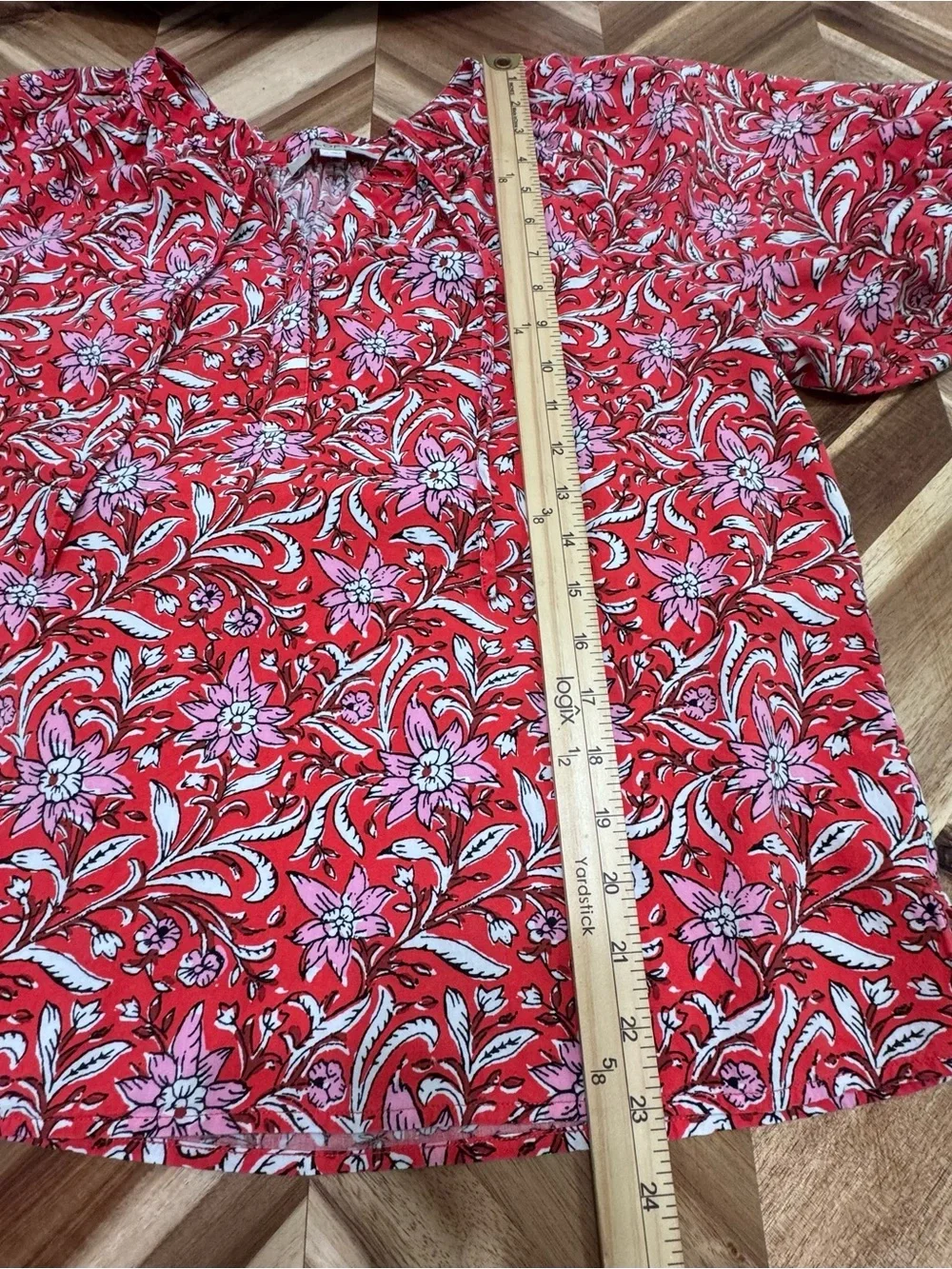 LOFT Women's Pink and Red Floral V-Neck Puff Sleeve Top
